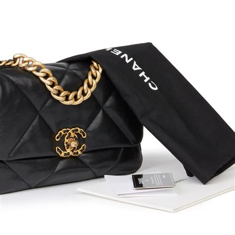 chanel 19 borsa misure|Chanel 19 flap bag.